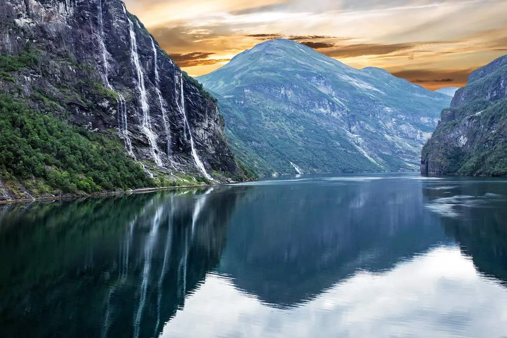 Exploring Geirangerfjord: Best Driving Routes & Activities