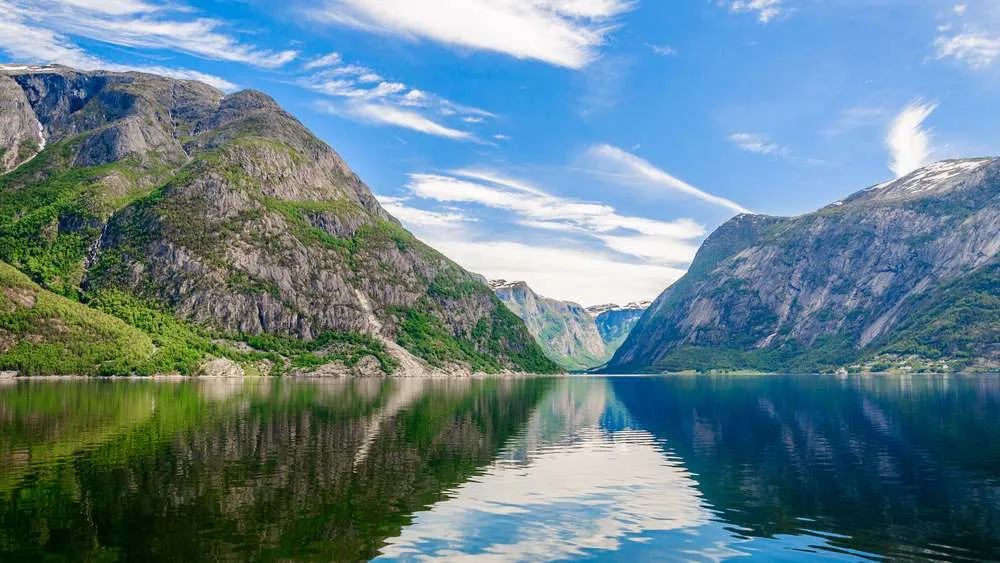 Hardangerfjord: een gids voor de prachtige fjord van Noorwegen