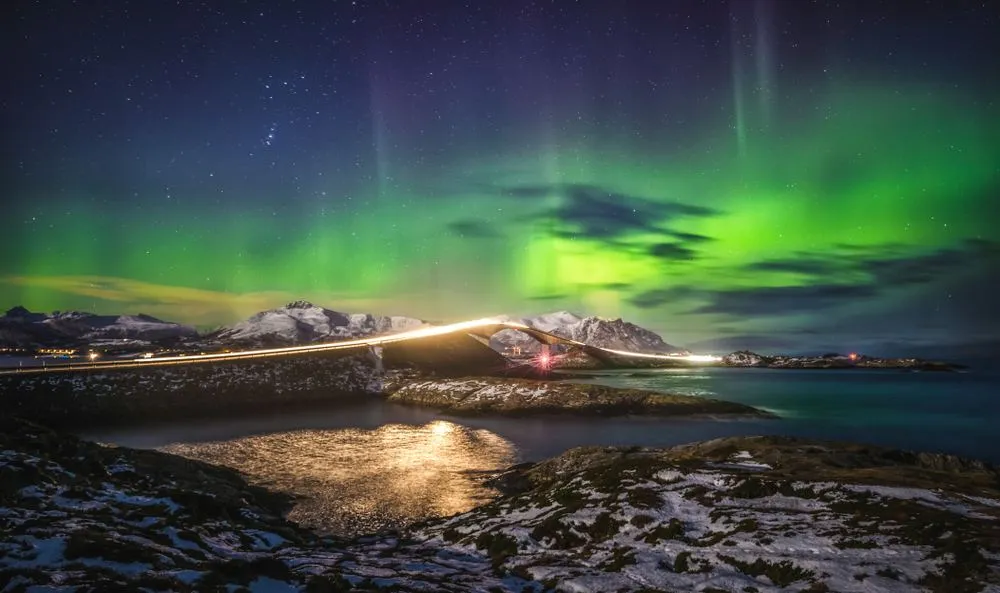 Northern lights in Atlantic Road