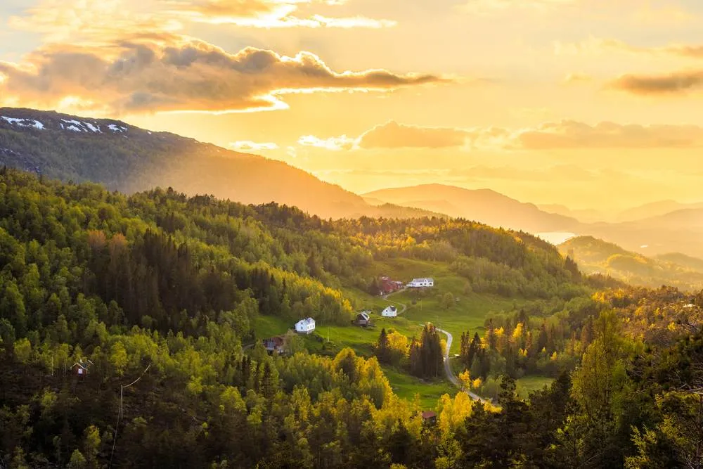 Norway in June: A Journey Through Midnight Sun and Majestic Fjords