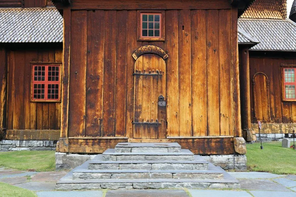 Lom Church