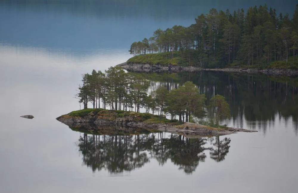 Lake Snasavatnet