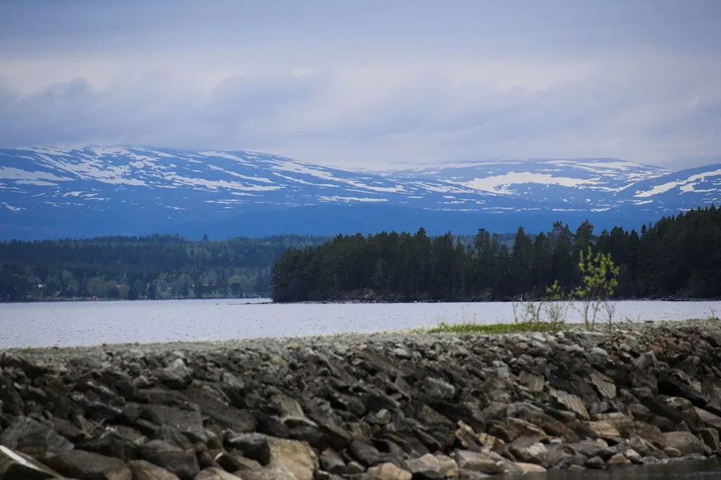 Discover the Beauty of Lake Storsjøen: A Comprehensive Guide to Its Unique Features