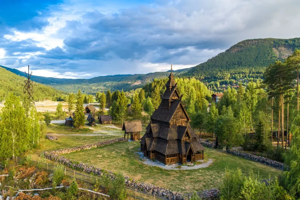 Umfassender Leitfaden zur Stabkirche von Gol in Norwegen