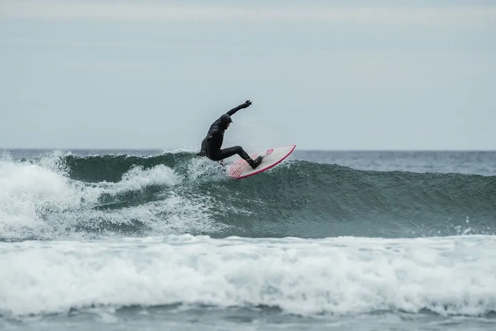 À quoi cela ressemble-t-il vraiment de s'essayer au surf en Norvège ?