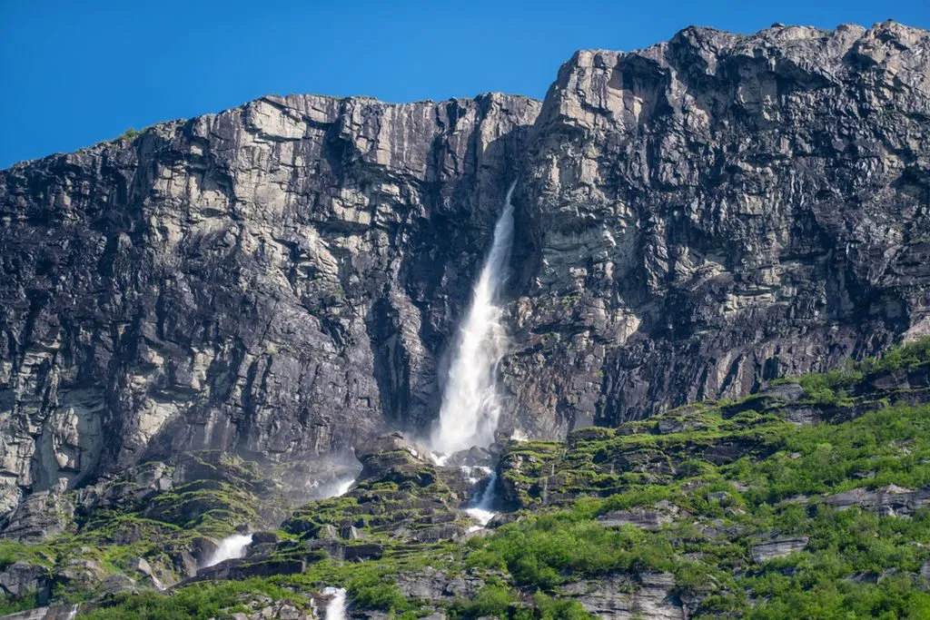 Discover Norway’s Beautiful Vinnufossen Waterfall