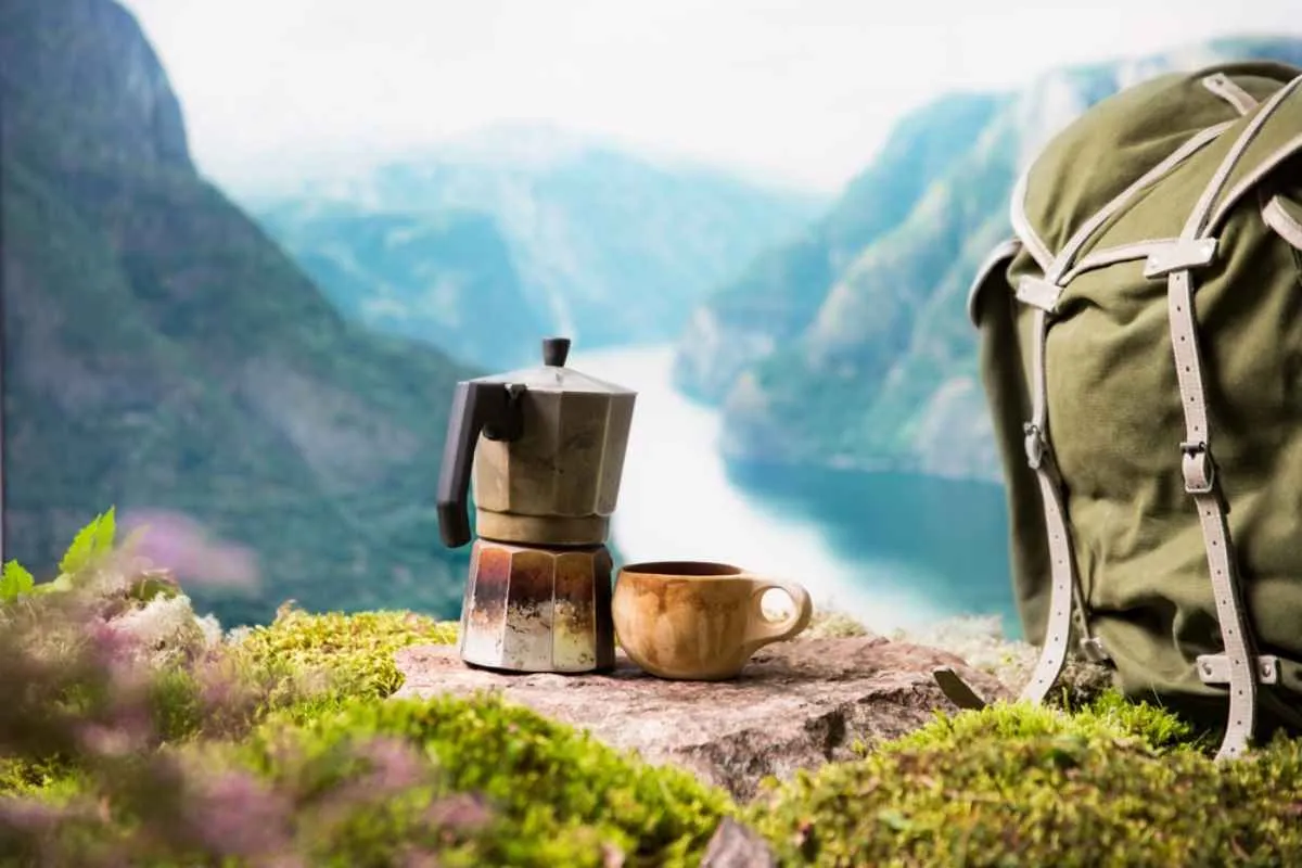 A kettle and a mug star in a campsite on Norwegian soil.