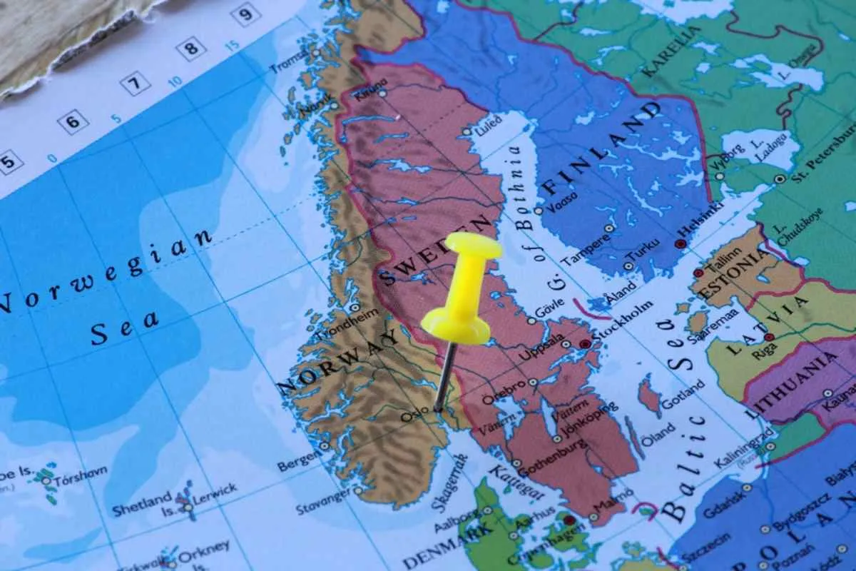 Map of Norway with a thumbtack pointing to the city of Oslo.