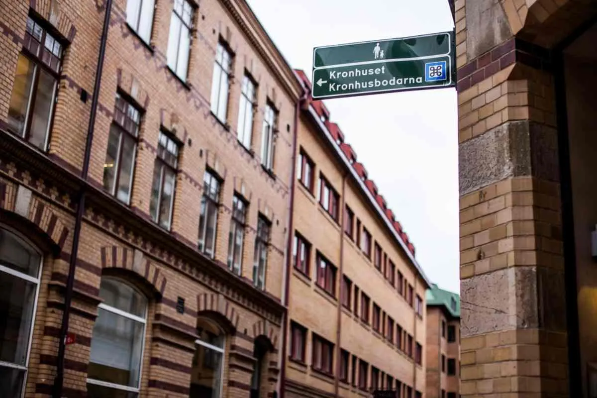 Panneau de rue « Kronhuset » dans le quartier historique de Göteborg