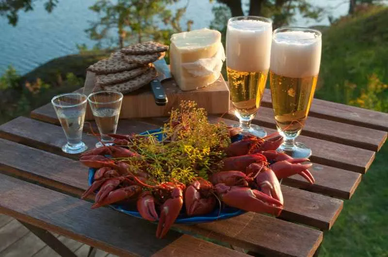 Acompañamientos para una fiesta de cangrejos de río
