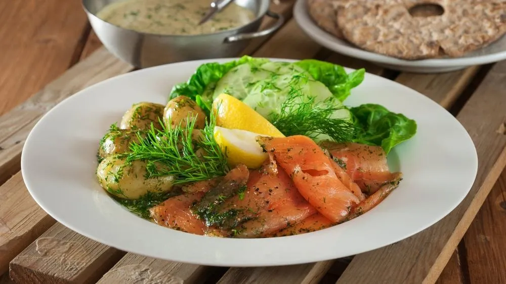 ¿Cómo se sirve el gravad lax?