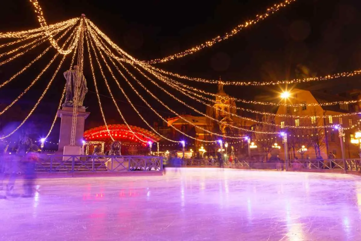 Preciosa postal navideña desde Kungsträdgården, en Estocolmo, Suecia
