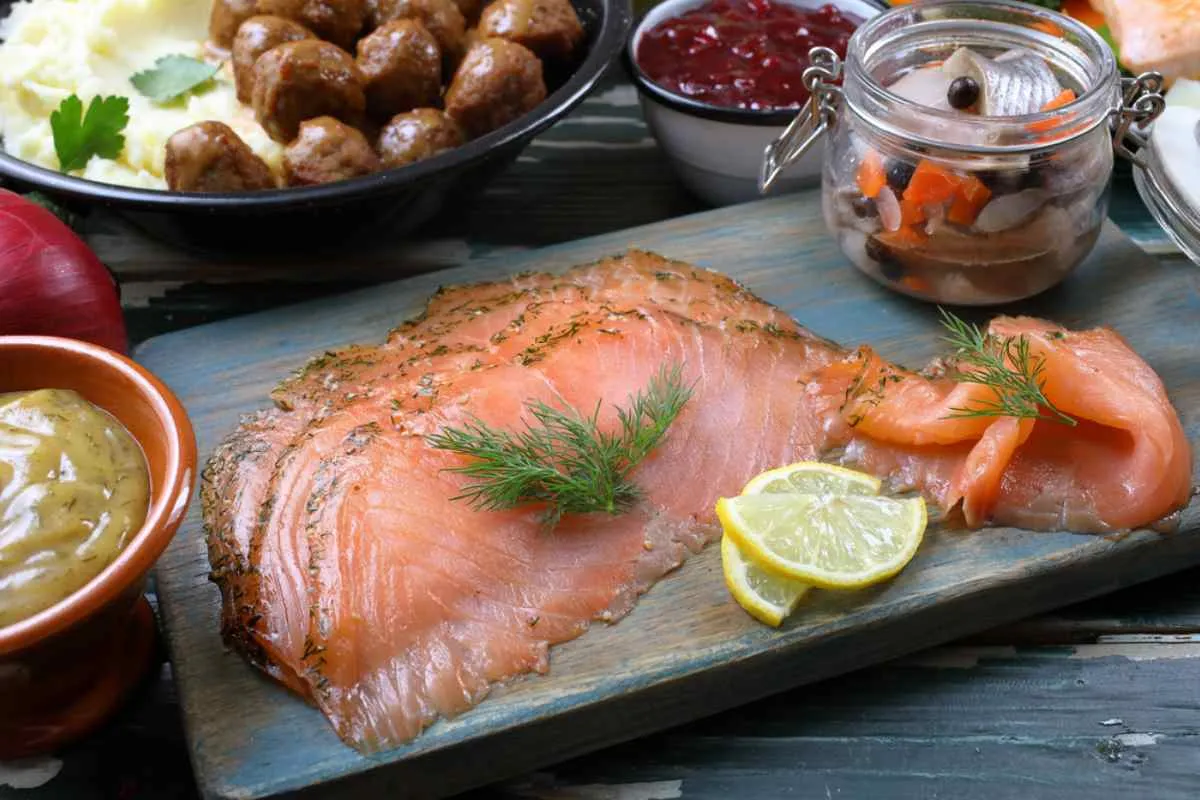 Lonchas de salmón, comida tradicional sueca