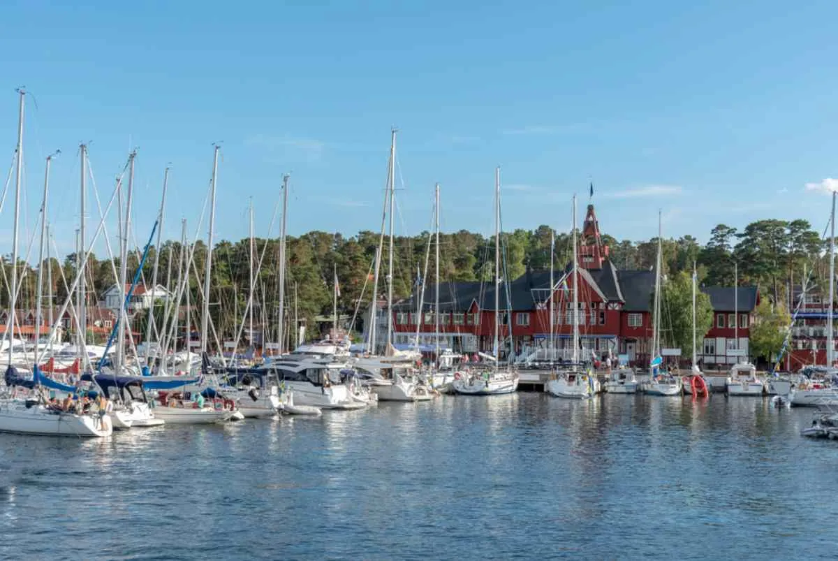 Yates en el puerto de Sandhamn
