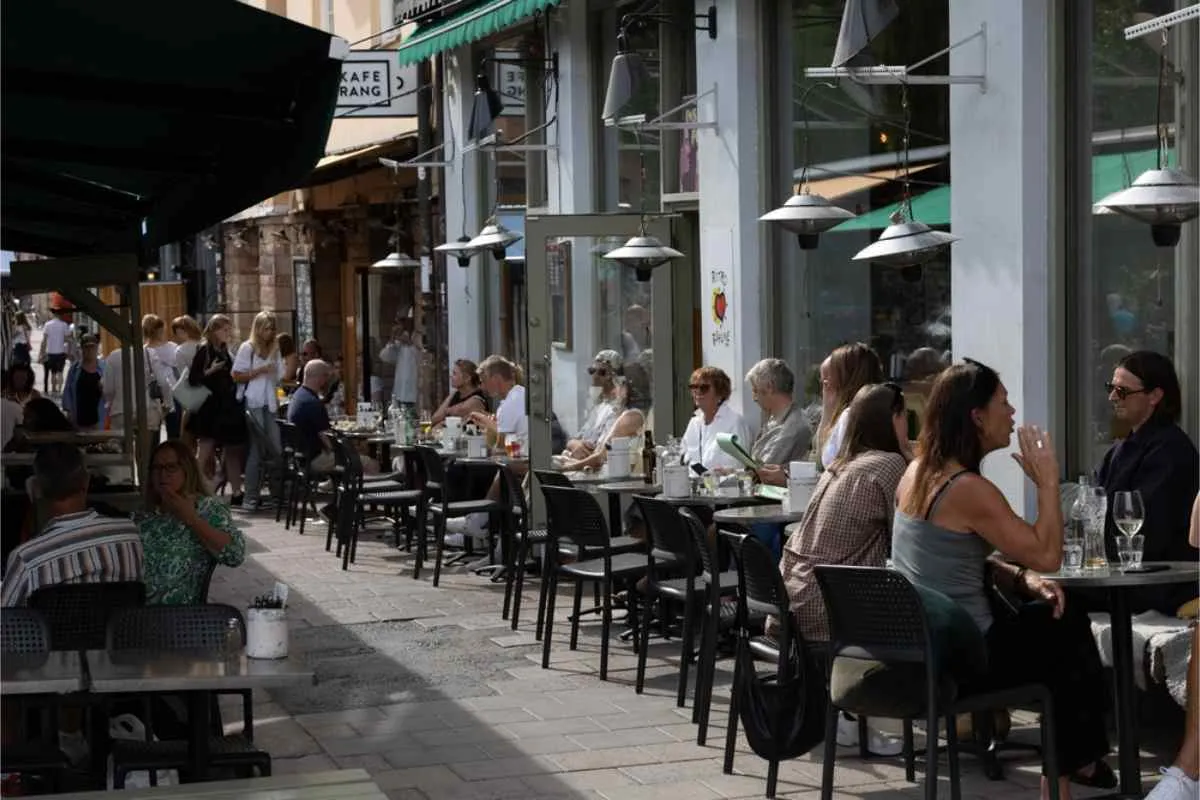Cafetería para el brunch en Södermalm, Suecia
