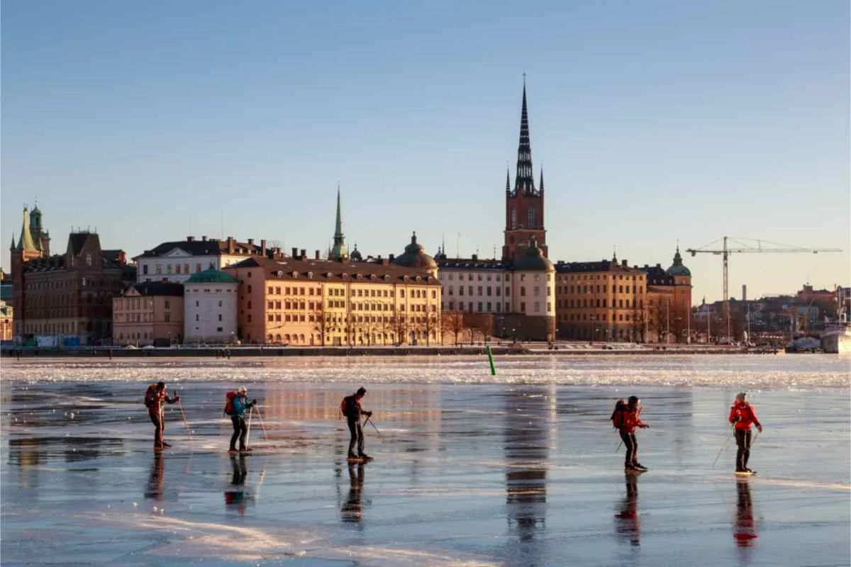 Patinaje sobre hielo en Estocolmo: las mejores pistas y lugares naturales para un invierno mágico