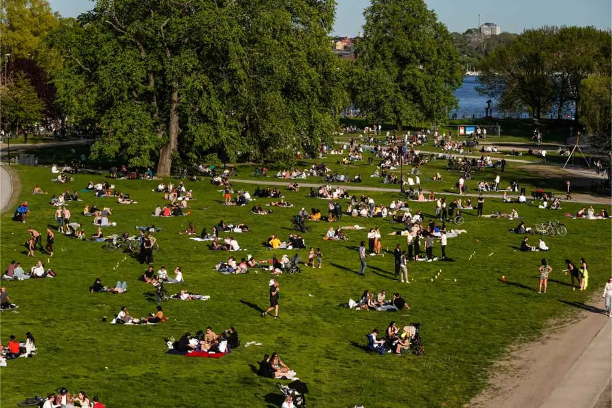 Paseando por el Rålambshovsparken en Estocolmo