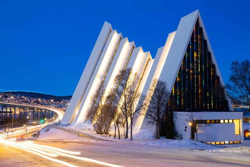Descubre la Catedral del Ártico: una maravilla moderna en Tromsø