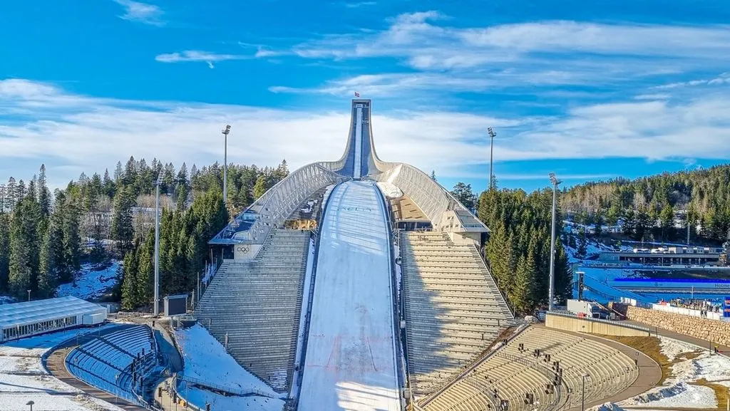 El salto de esquí de Holmenkollen en Noruega