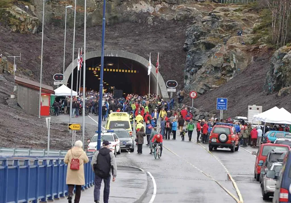 Explora las profundidades del túnel de Eiksund: una maravilla de la ingeniería moderna