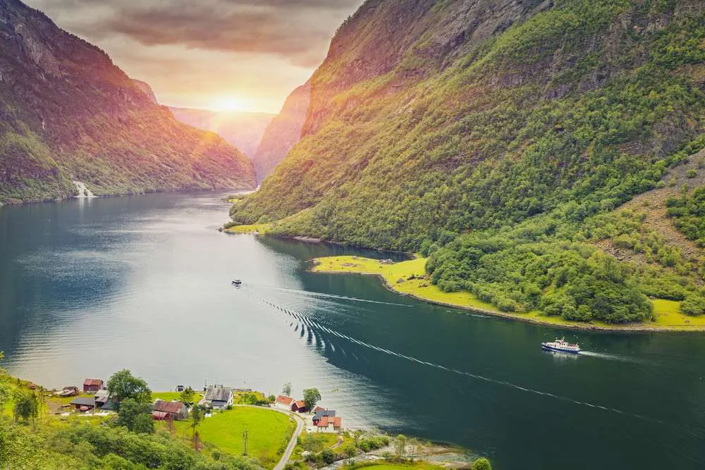 Entdecken Sie den Nærøyfjord: Norwegens spektakulärer Fjord