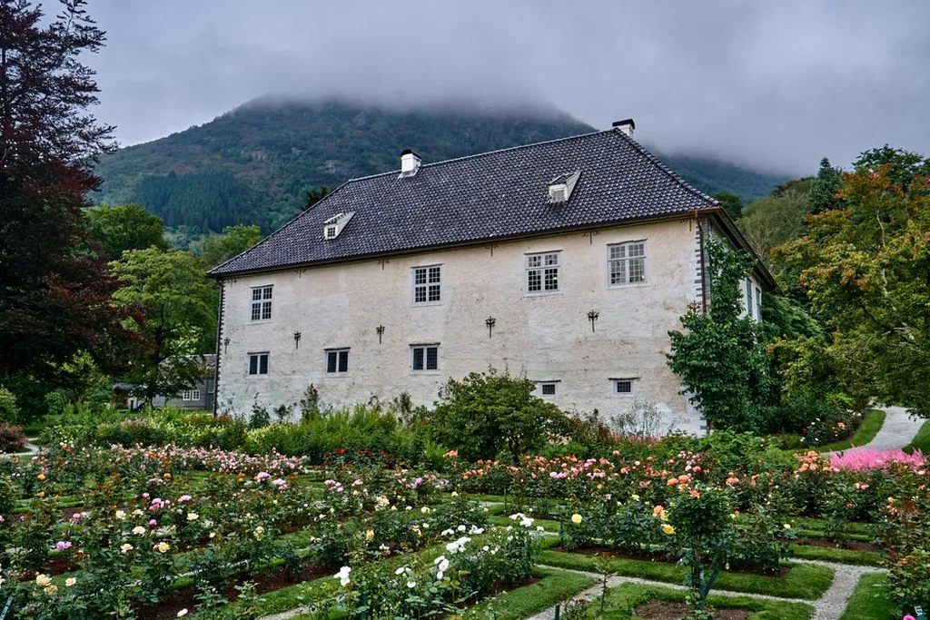 Baroniet Rosendal: herregården mellom fjordene