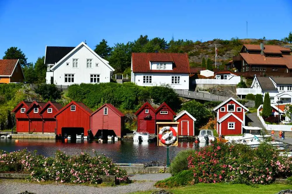 Casas junto al fiordo en Kristiansand