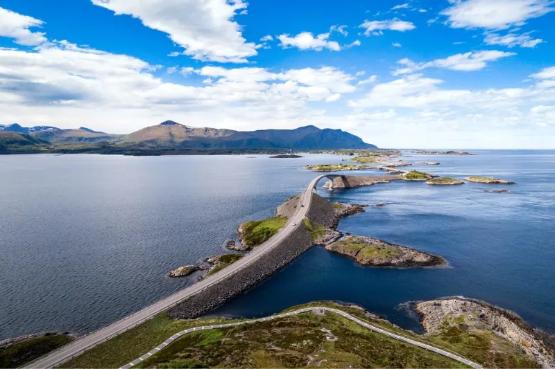 Atlanterhavsveien sett fra luften – Topp 10 turistmål i Norge