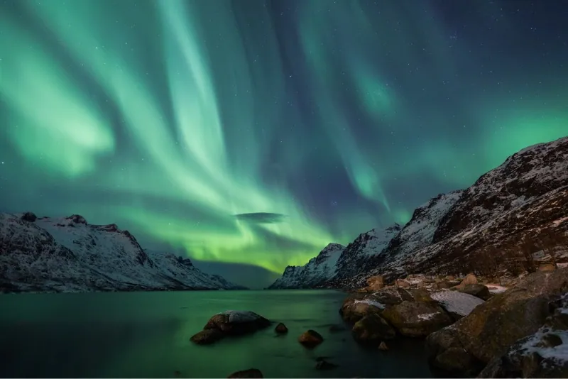 Nordlyset i Norge, i det snødekte fjellområdet