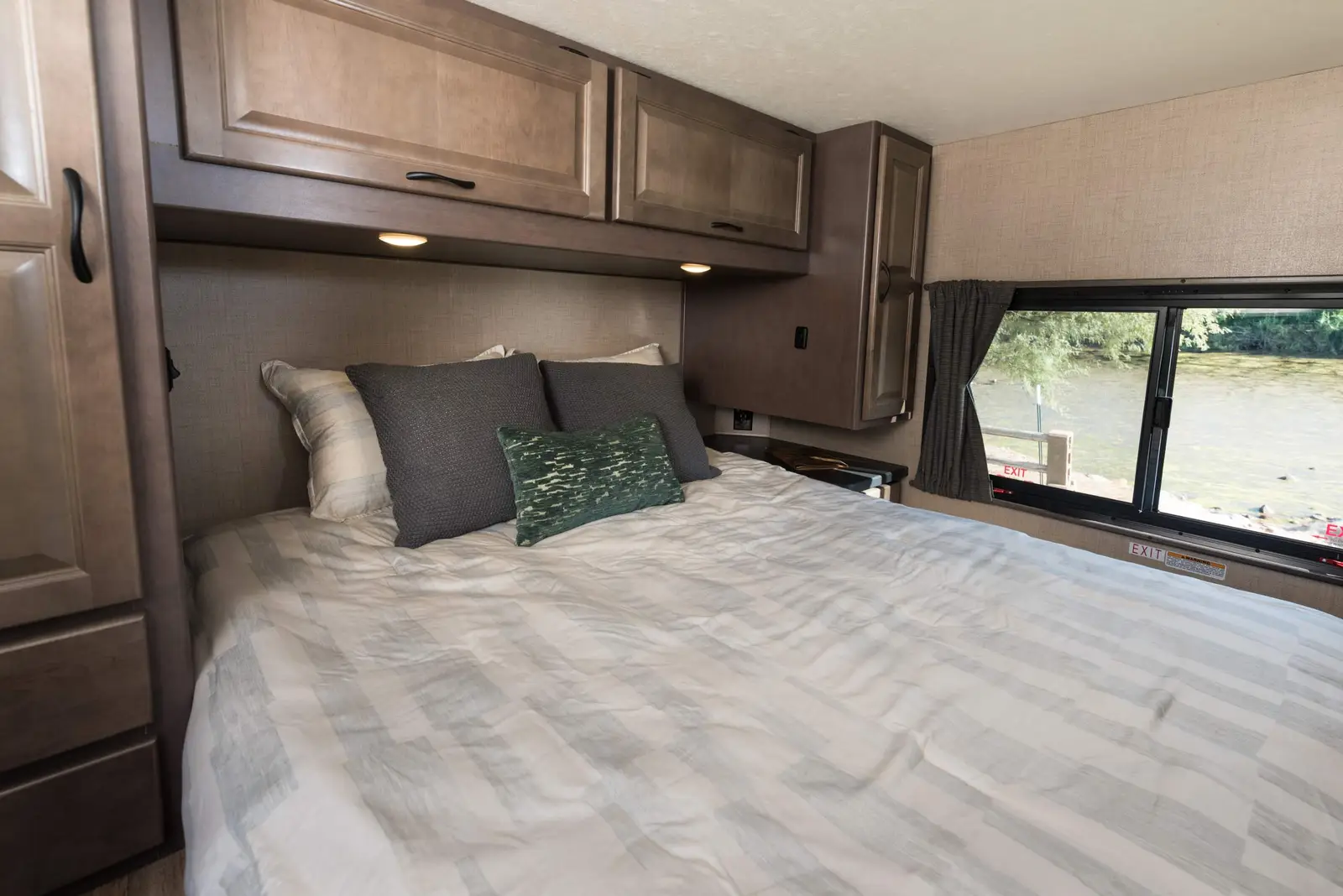 Cruise America Large RV (Automatic) – RVs, photo 22