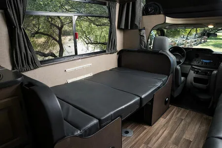 Cruise America Large RV (Automatic) – RVs, photo 9