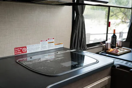 Cruise America Large RV (Automatic) – RVs, photo 11