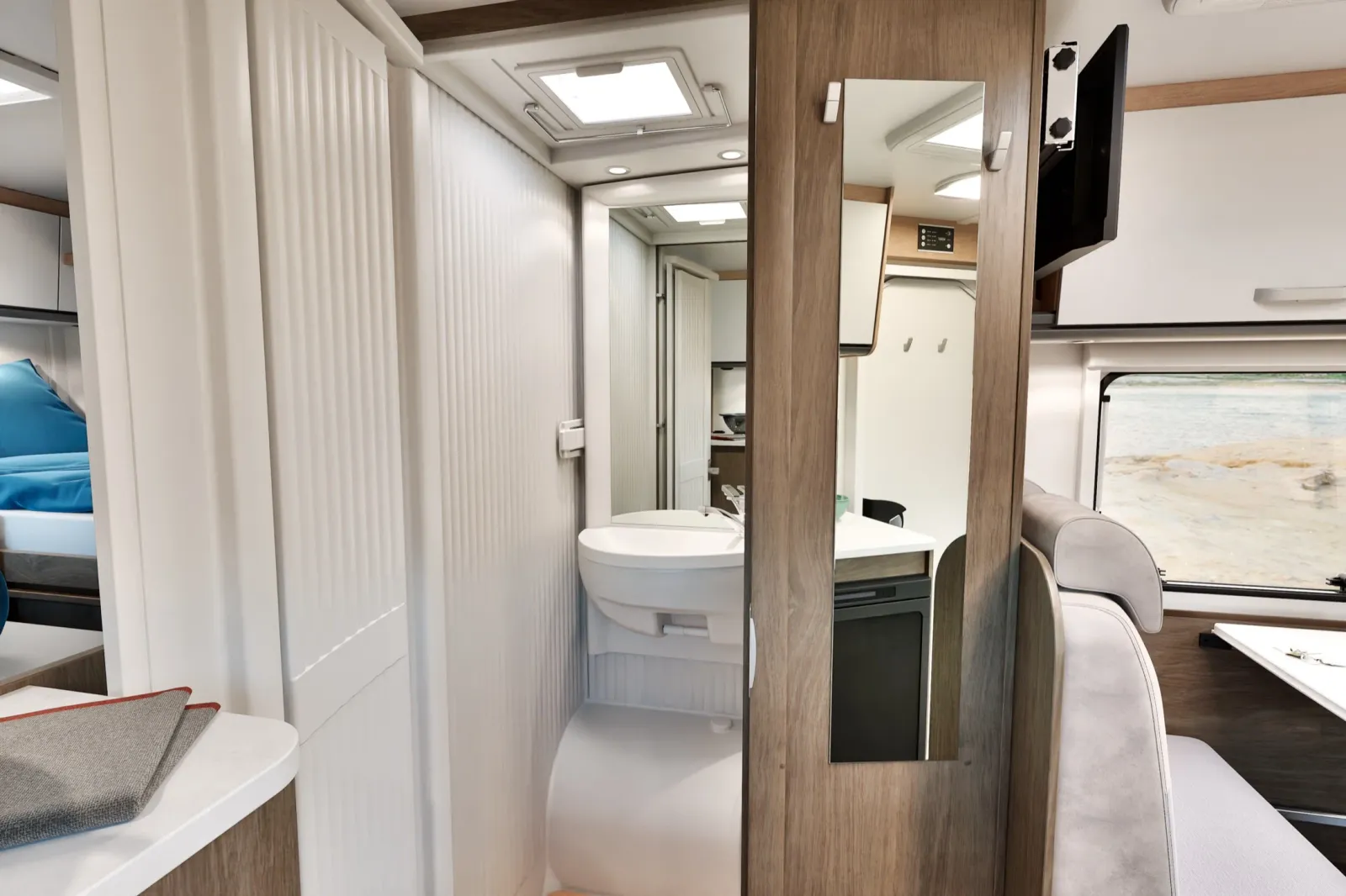 Motorhome Small (manual) – Motorhomes, photo 6