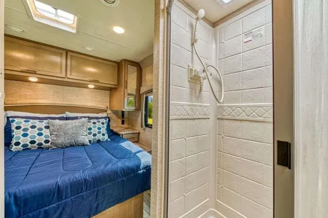 Mighty Class C Large (MT) 27-29ft – RVs, photo 2