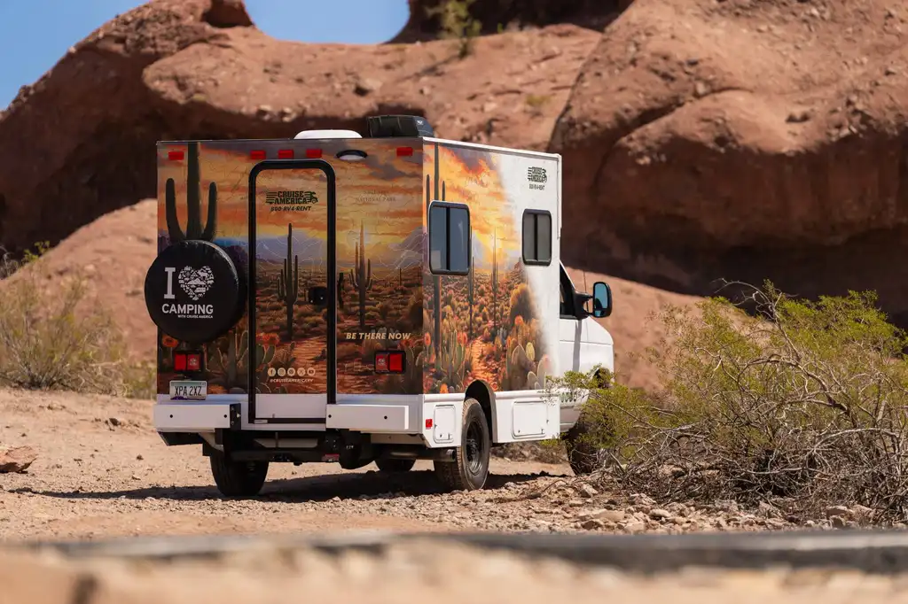 Cruise America Ultra Compact RV (Automatic) – RVs, photo 12