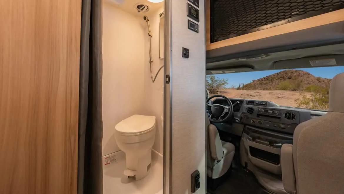 Cruise America Ultra Compact RV (Automatic) – RVs, photo 7