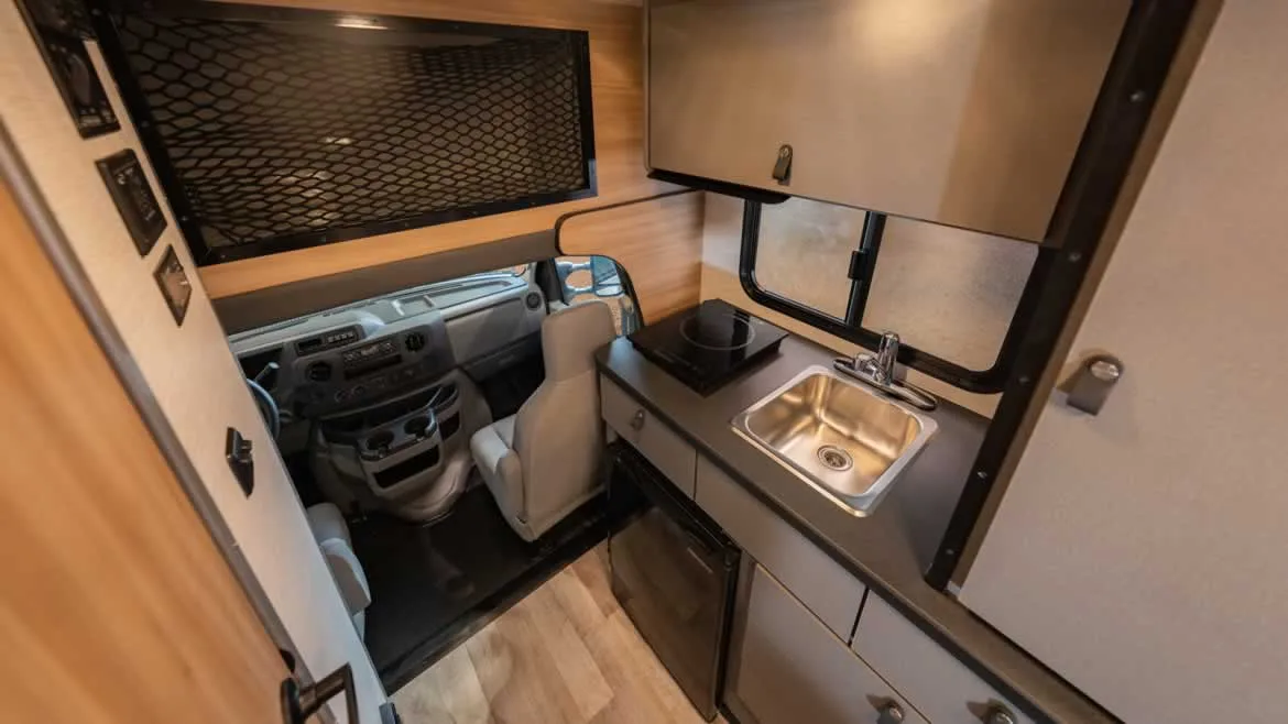 Cruise America Ultra Compact RV (Automatic) – RVs, photo 5