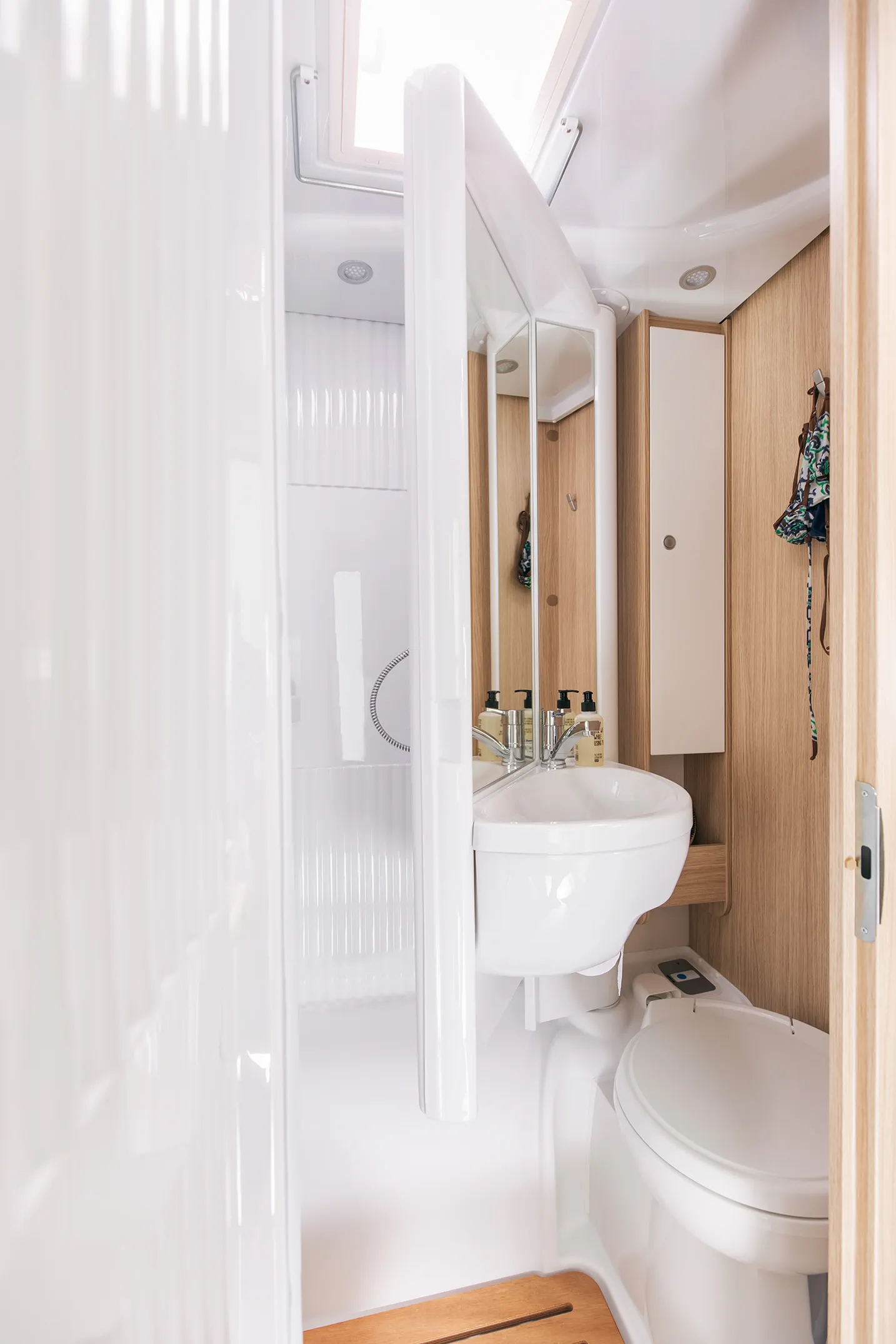 Family Plus (manual) – Motorhomes, photo 8