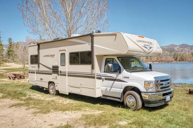 Road Bear Class C W/Slide-Out (P) 26-28' – RVs