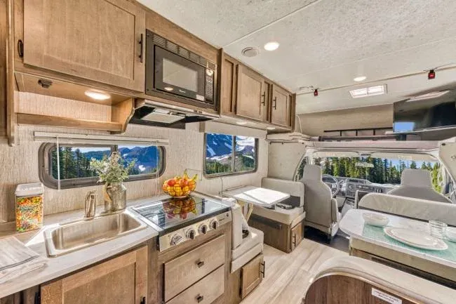 Mighty Class C Medium (MD) 24-26ft – RVs, photo 5