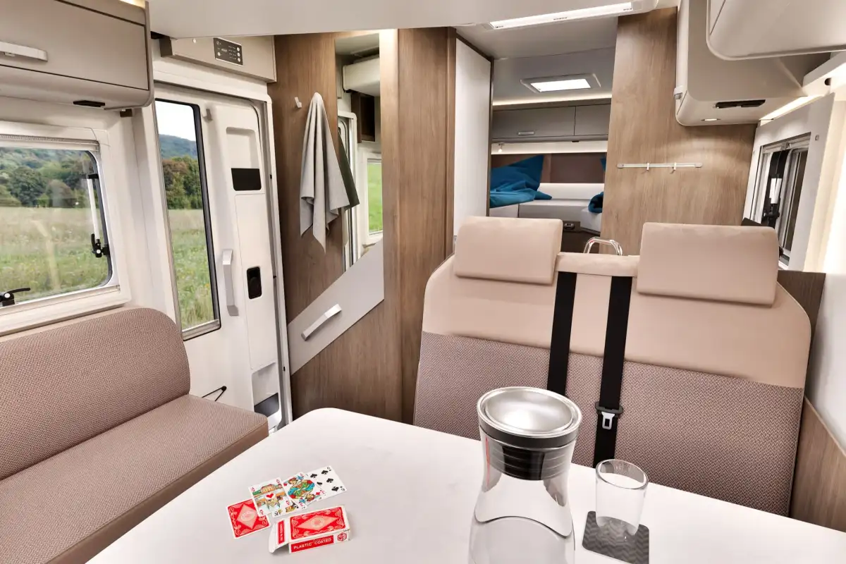 Motorhome Medium (Automatic) – Motorhomes, photo 6