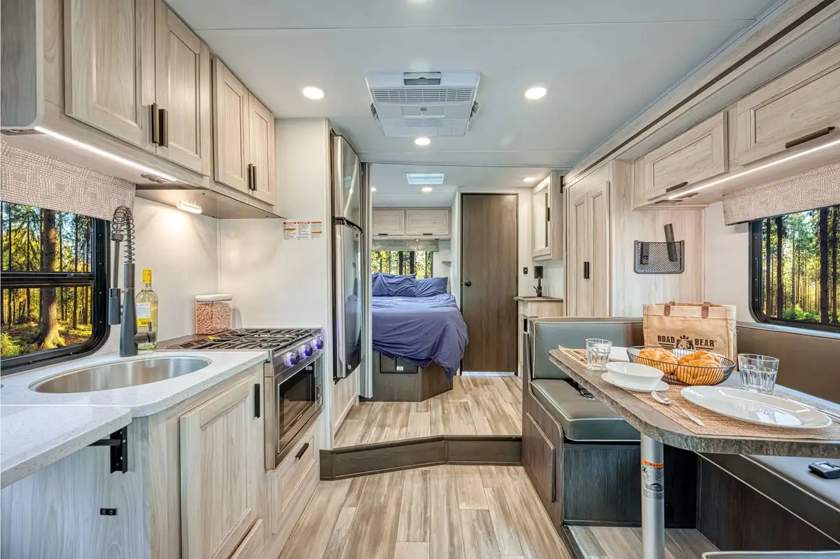 Road Bear RV Class C Non-Slide (M) 24-26' – RVs, photo 2