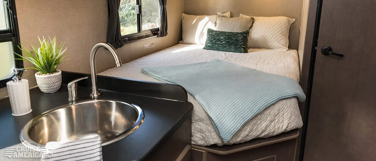 Cruise America Standard RV (Automatic) – RVs, photo 8