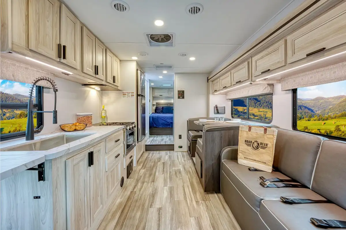 Road Bear RV Class C W/Slide-Out (R) 29-31' – RVs, photo 14