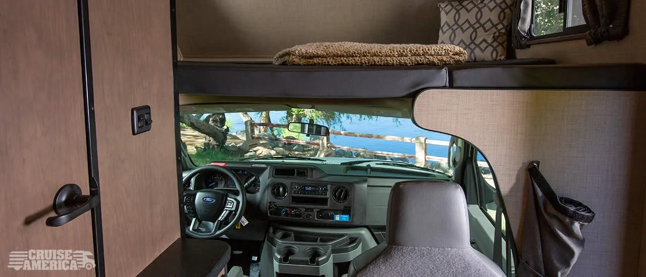 Cruise America Compact RV (Automatic) – RVs, photo 4