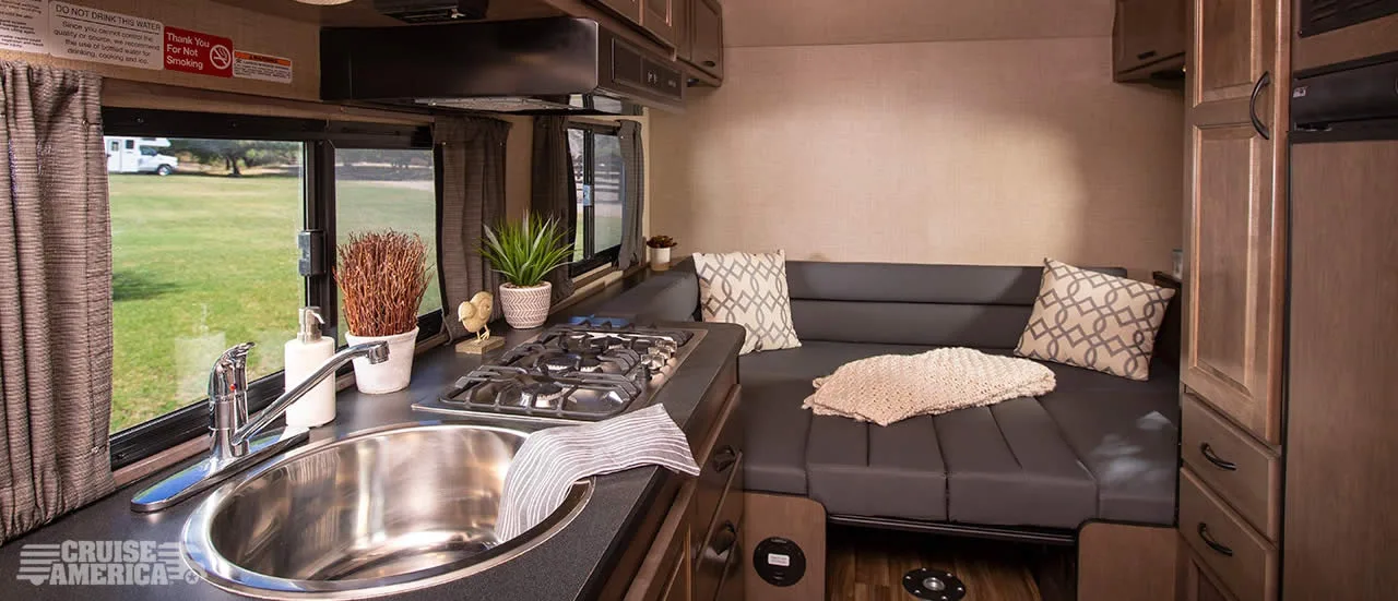 Cruise America Compact RV (Automatic) – RVs, photo 5