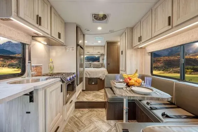 El Monte RV Class C Medium (D) 24-26ft – RVs, photo 3