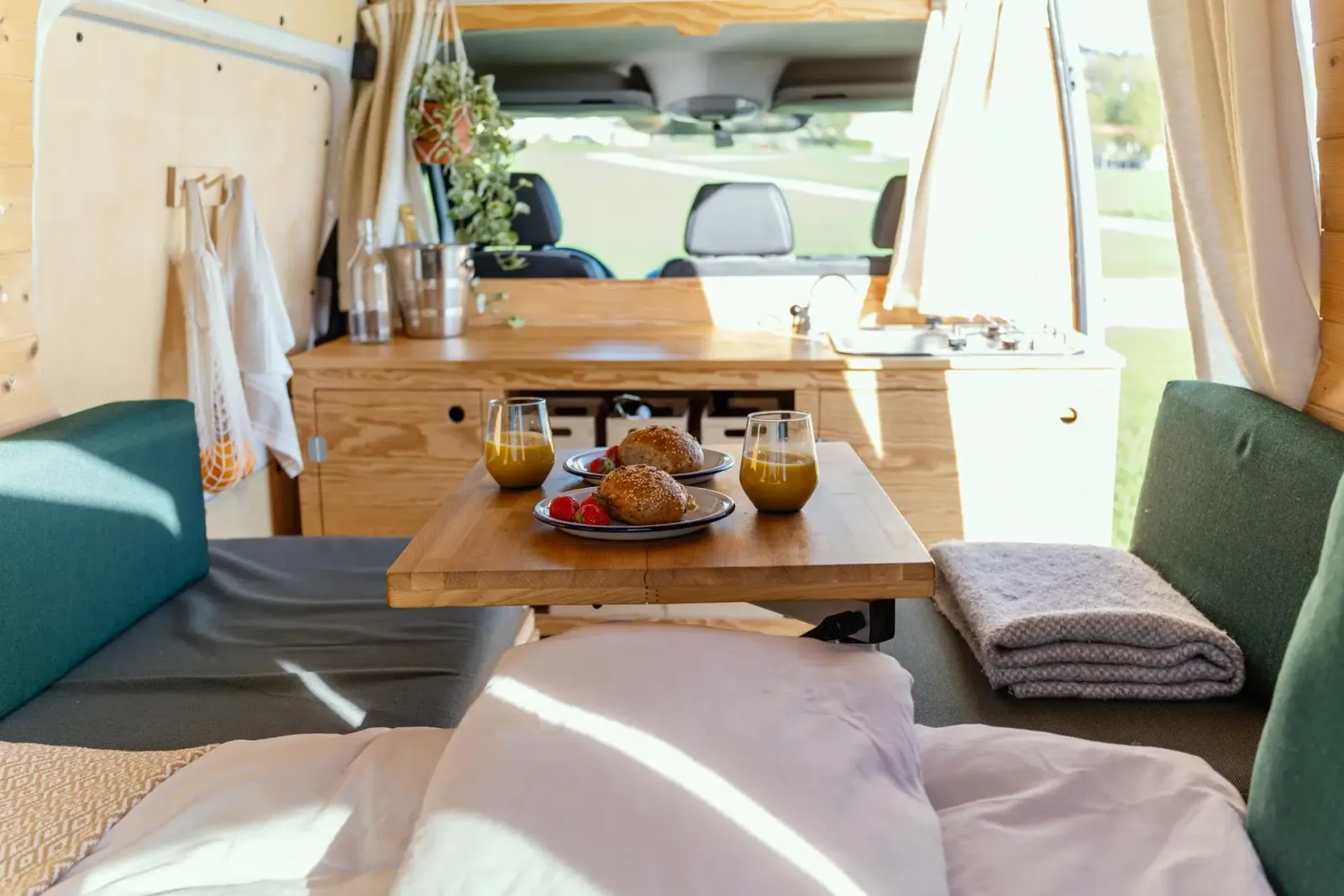 VW Crafter (manual) – Campervans, photo 2