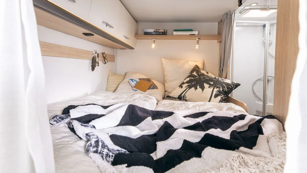 Compact Luxury (manual) – Motorhomes, photo 8