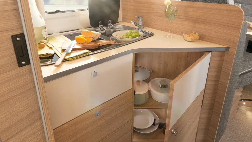 Compact Luxury (manual) – Motorhomes, photo 4
